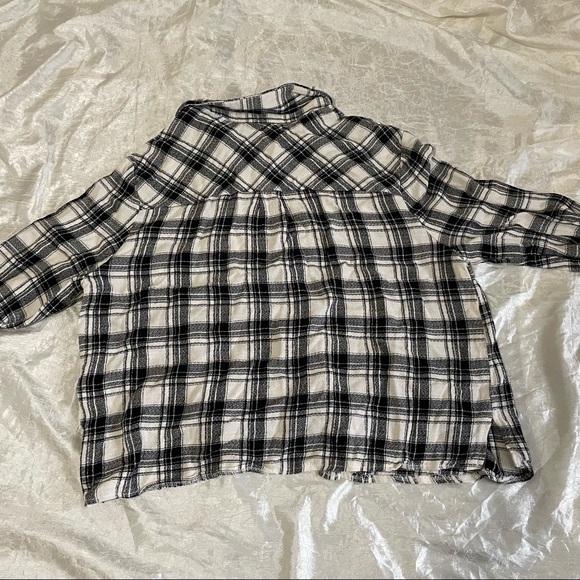 ❤️🔥3/$22❤️🔥 New Look white and black plaid flannel - Picture 2 of 6